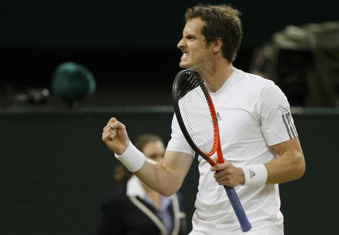 Andy Murray ne approfitta e chiude il conto:  lui il secondo finalista a Wimbledon. Reuters